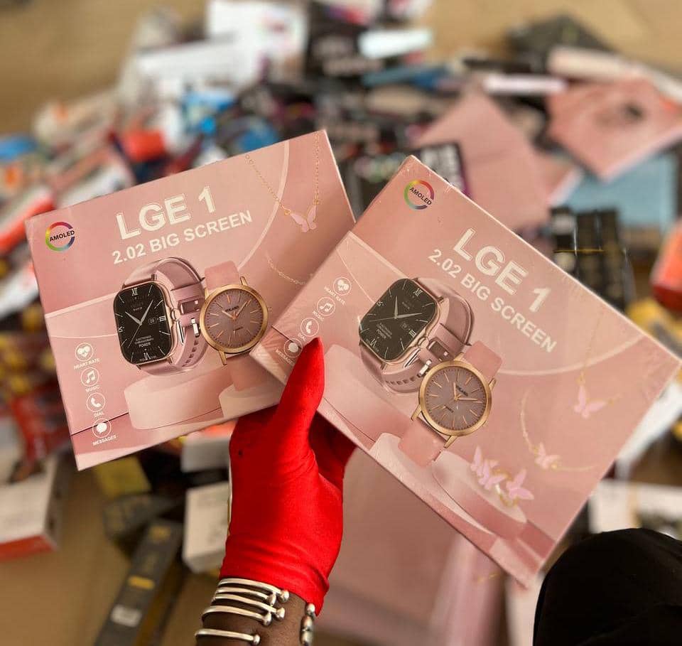 ⌚️ Montre Connectée LGE 1 - Écran XXL 2.02" 💖  
Modèle féminin chic + bijou offert